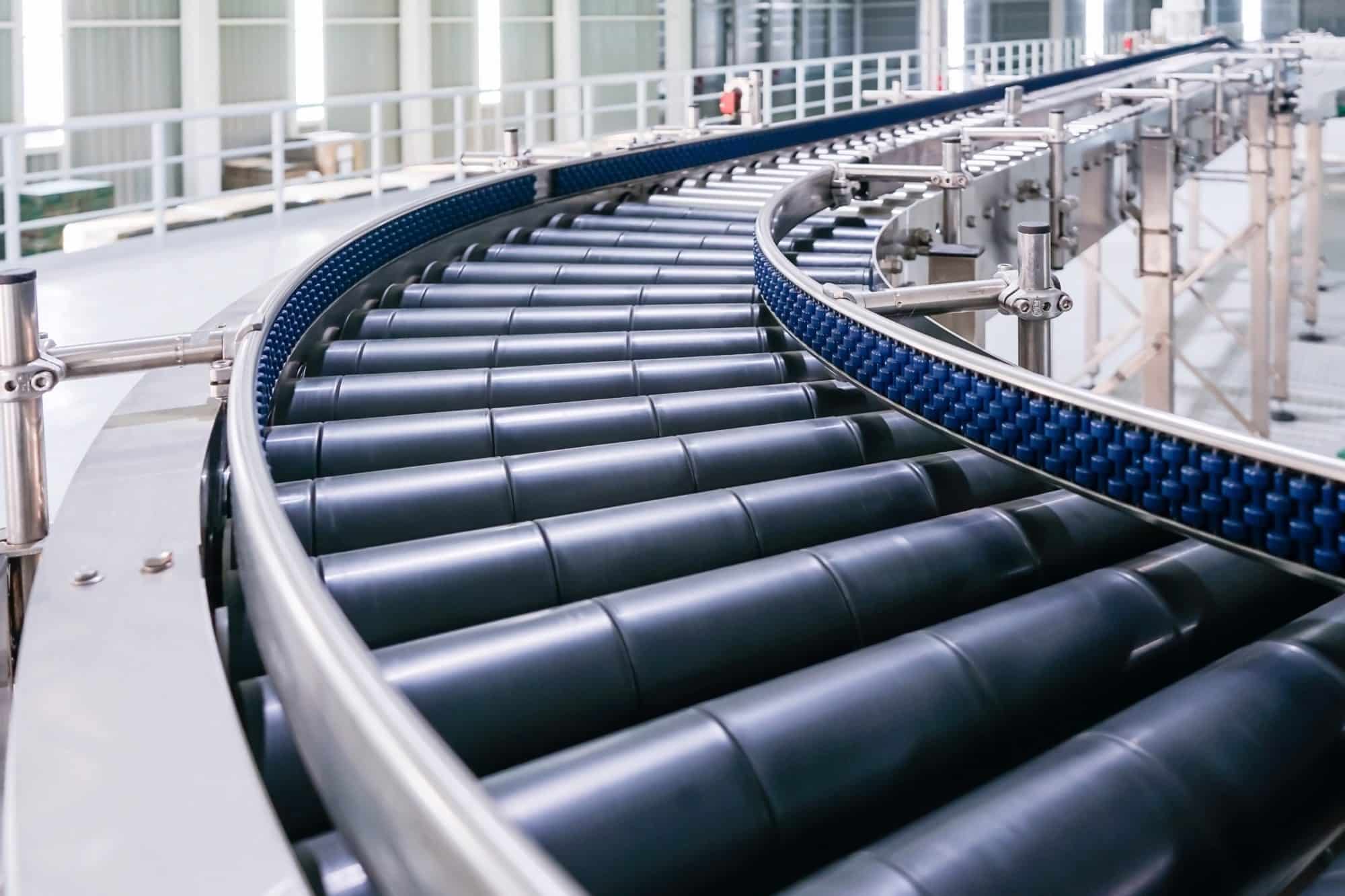 Interne transportsystemen of conveyor systemen, in dit geval rollenbanen, die werden ontwikkeld door Dynamic Conveyor Solutions.