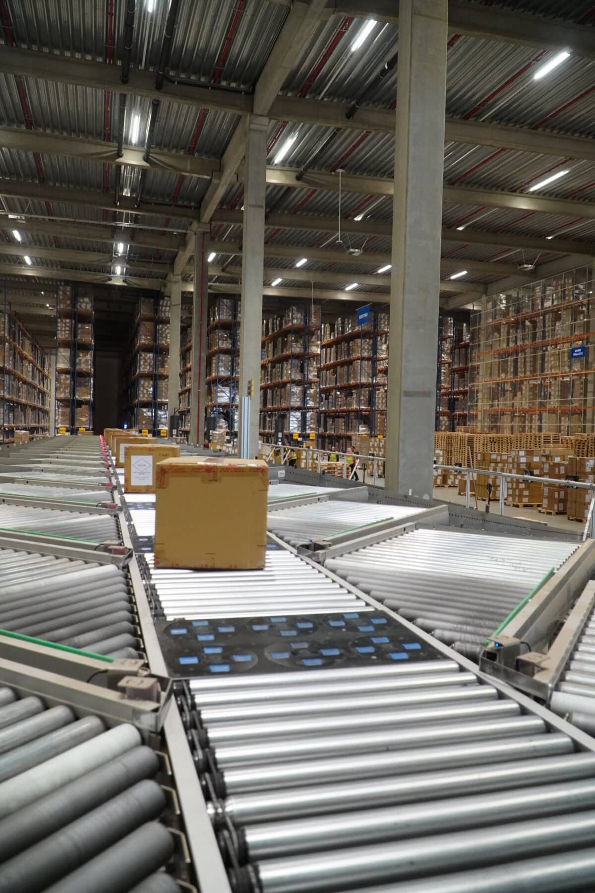 Roller conveyors for light goods? Easy Systems – a BOA Concept company