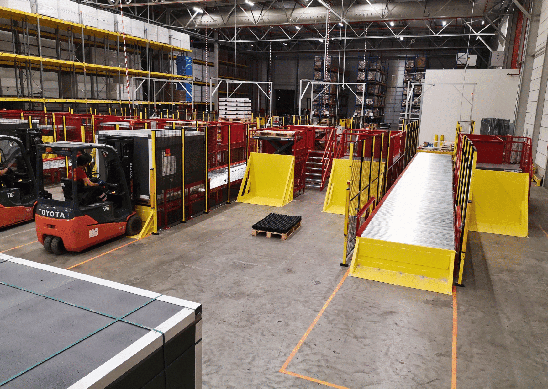 Semi-automated transfer lines (pallet conveyors) for pharmaceutical ...